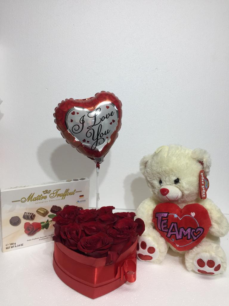  Caja corazn con 12 Rosas ms Bombones de 180 Grs, Peluche de 26 cm y Globito